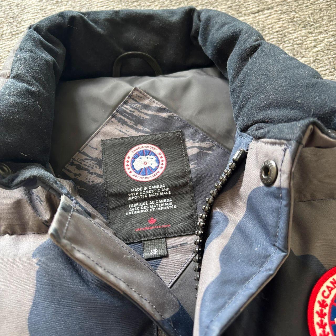 Canada Goose mens abstract blue camo gilet bodywarmer vest coat in size small
