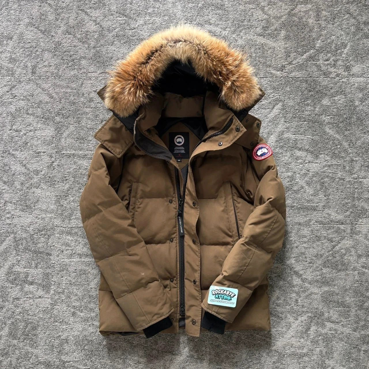 Canada Goose mens Wyndham khaki winter parka down coat size medium