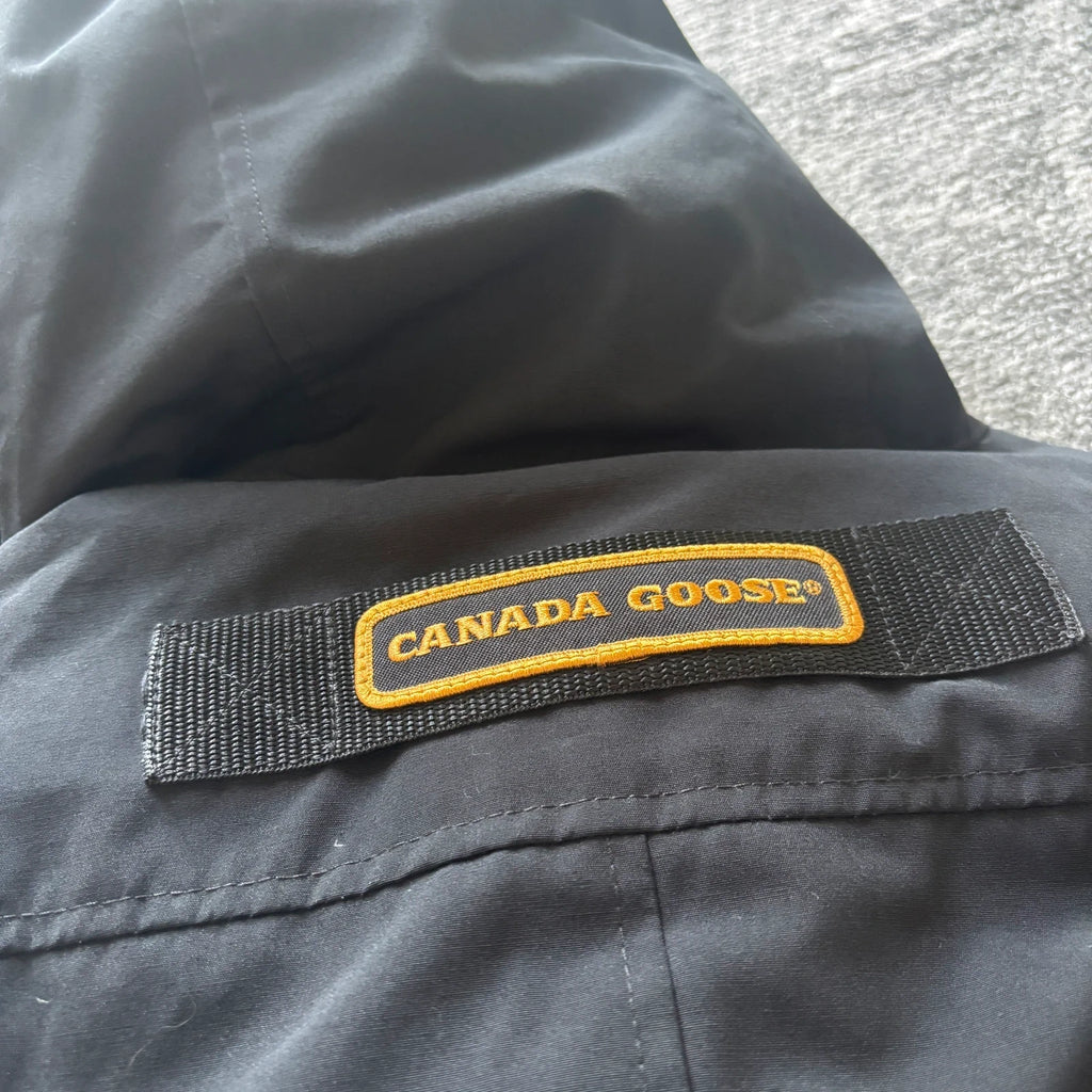 Canada Goose mens black chateau parka down coat size medium