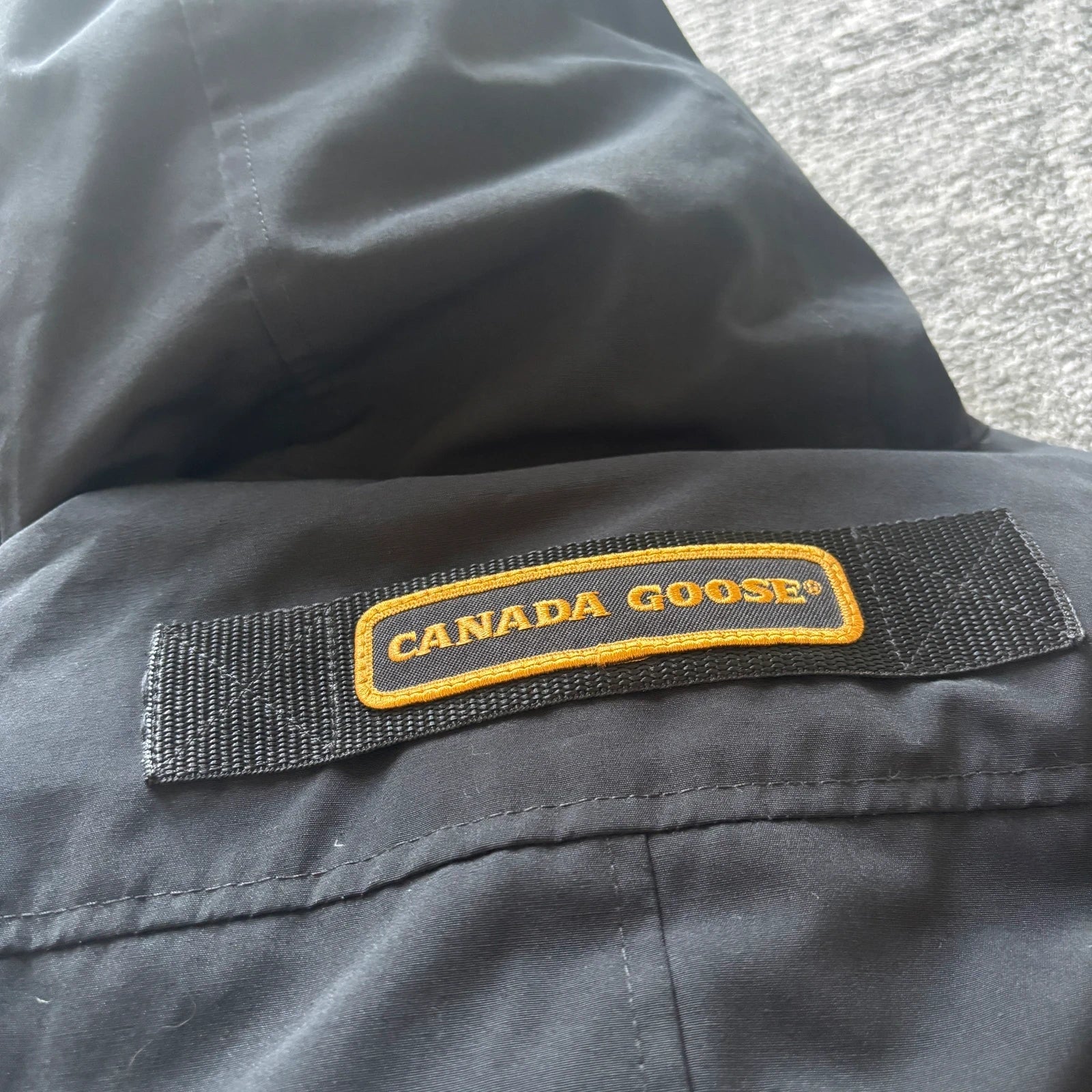 Canada Goose mens black chateau parka down coat size medium
