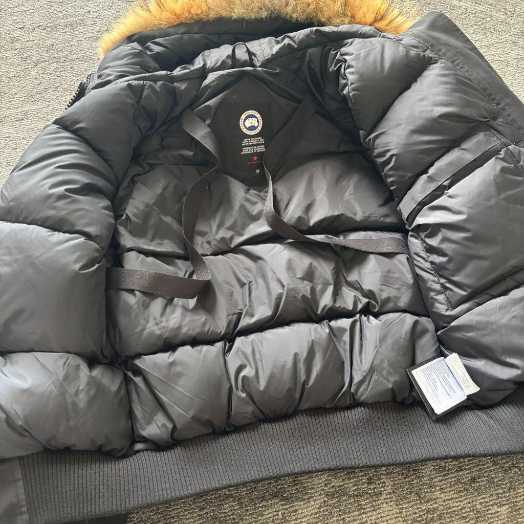 Canada Goose womens black chilliwack parka down coat size small