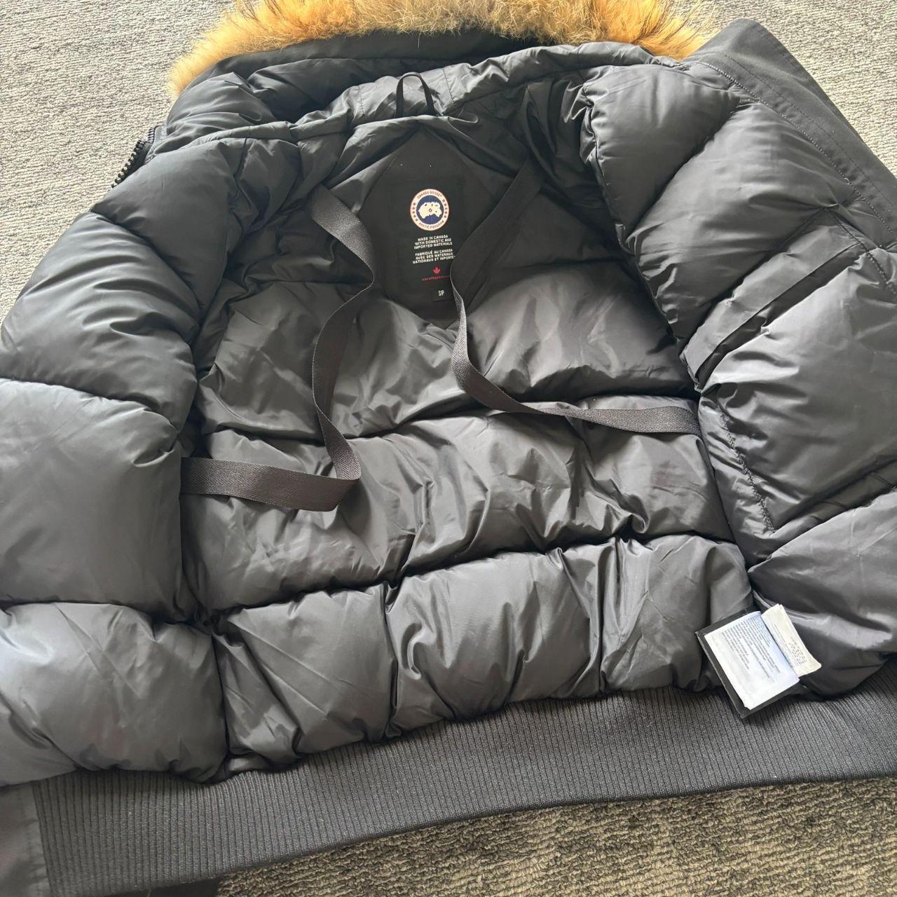 Canada Goose womens black chilliwack parka down coat size small