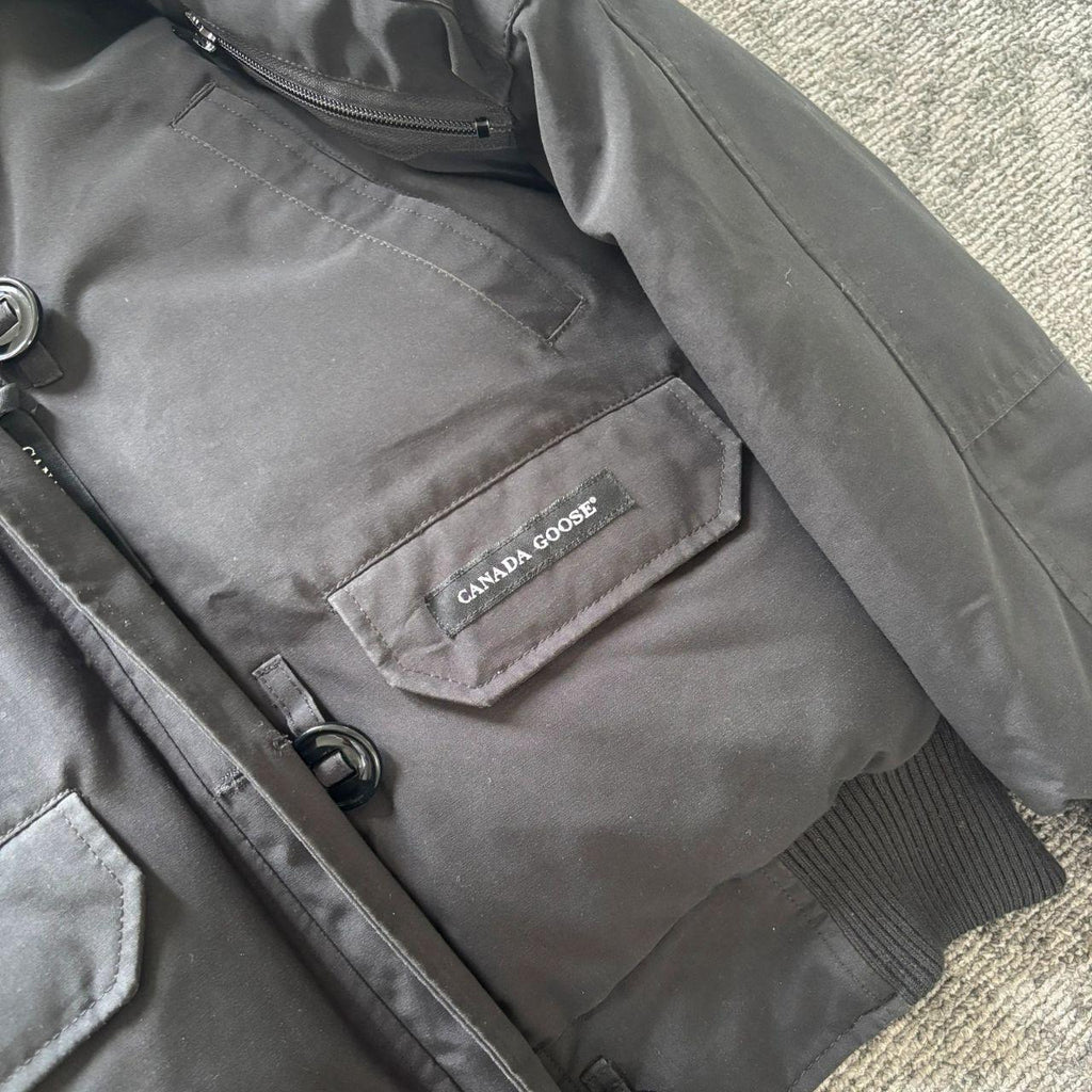 Canada Goose womens black chilliwack parka down coat size small