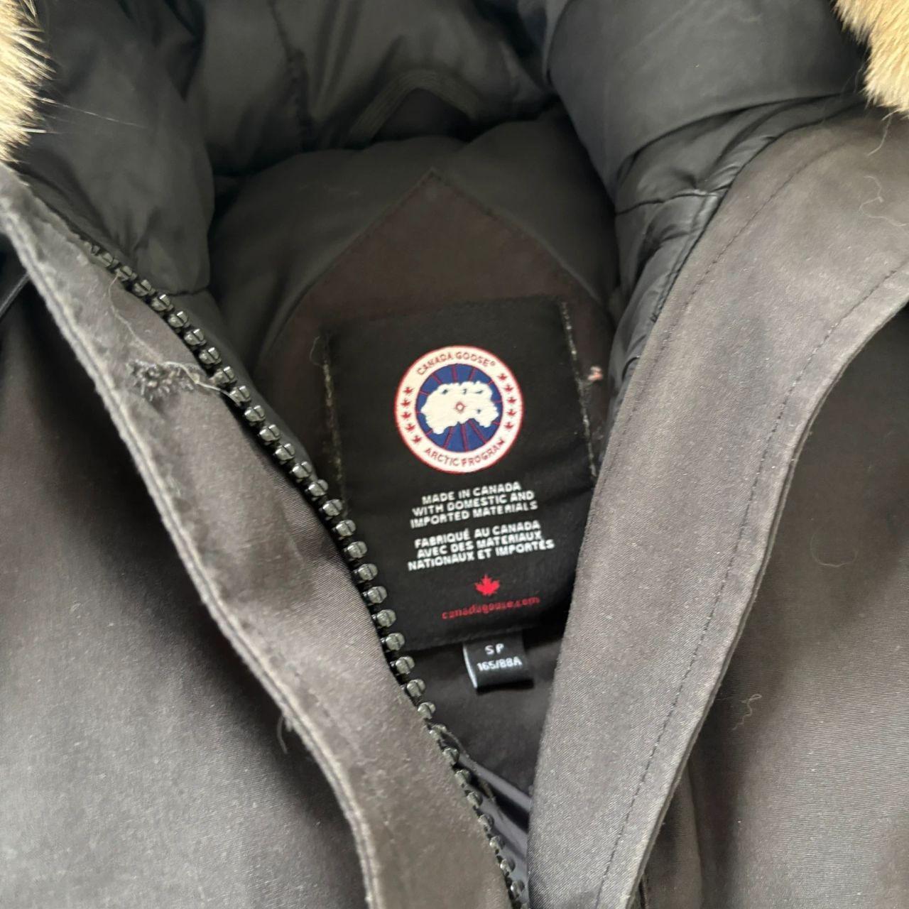 Canada Goose womens black chilliwack parka down coat size small