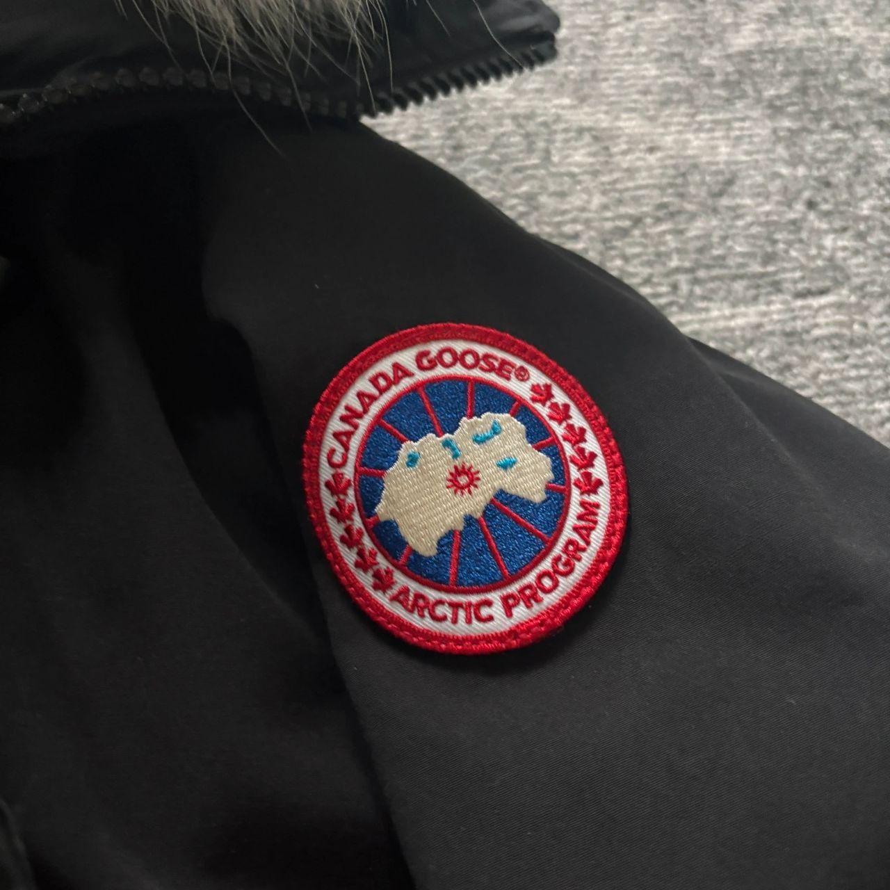 Canada Goose mens black chateau parka down coat size medium