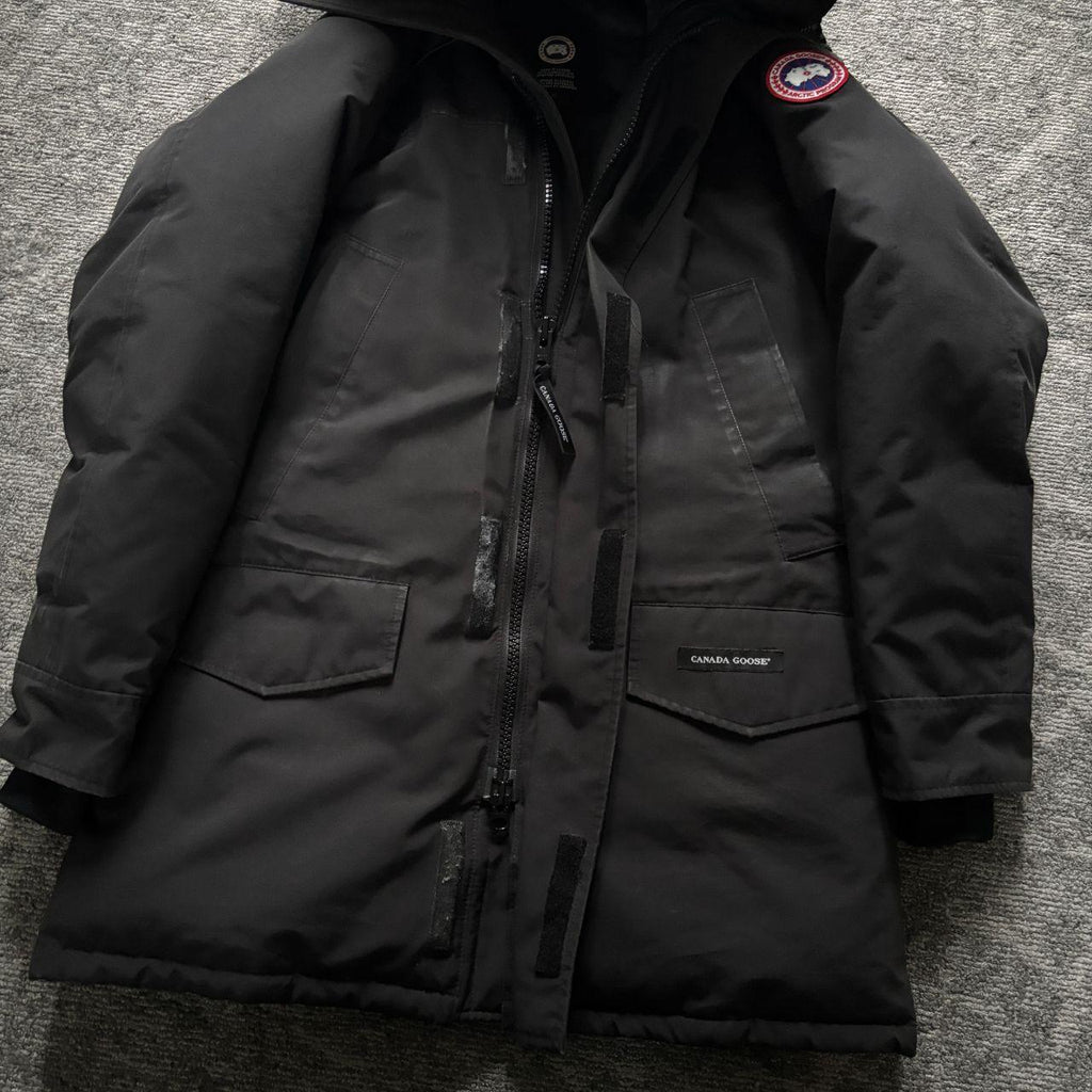 Canada Goose mens chateau black winter parka coat in size medium