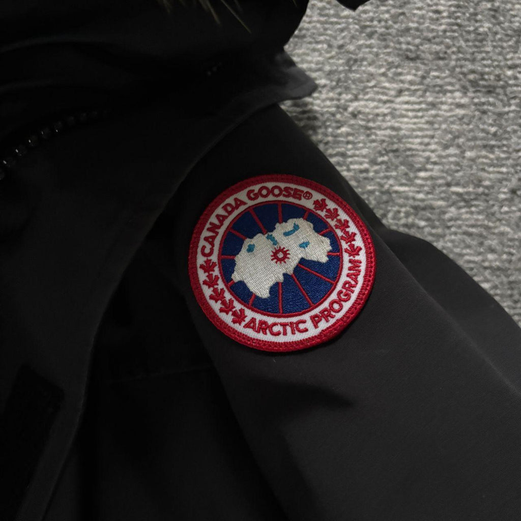 Canada Goose mens chateau black winter parka coat in size medium