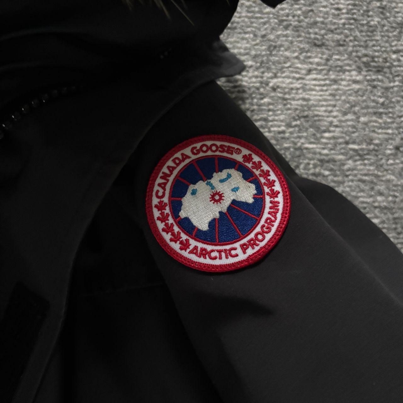 Canada Goose mens chateau black winter parka coat in size medium