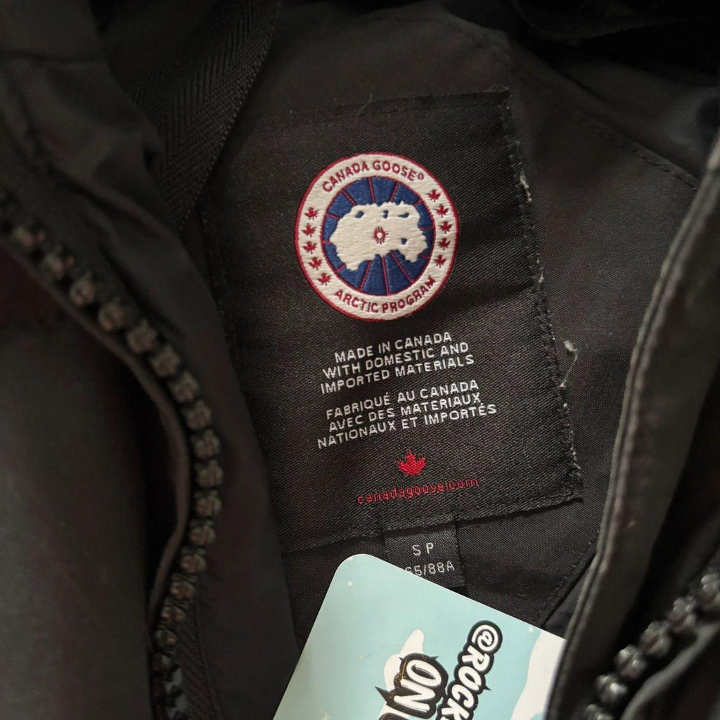 Canada Goose womens black chelsea parka down coat size small