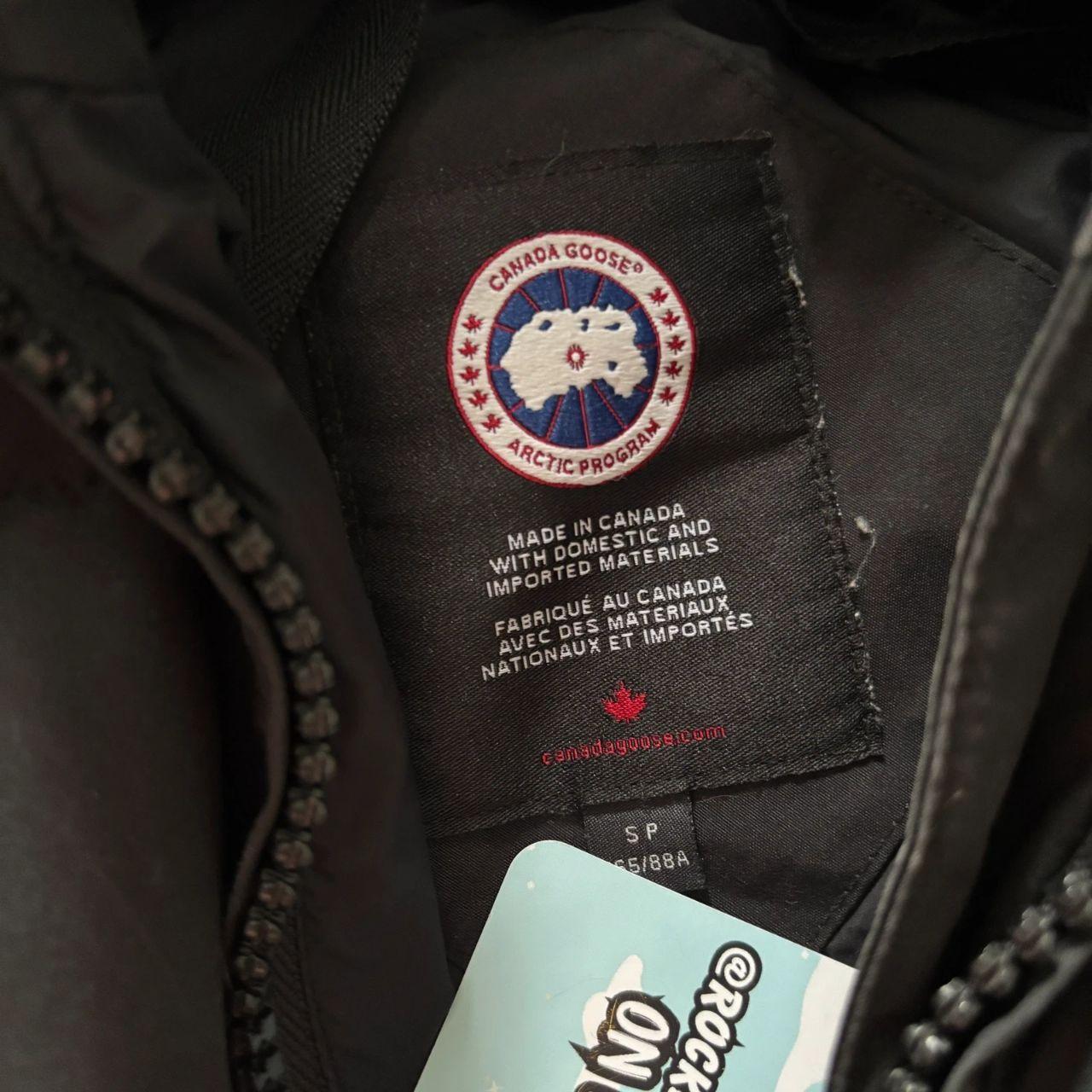 Canada Goose womens black chelsea parka down coat size small
