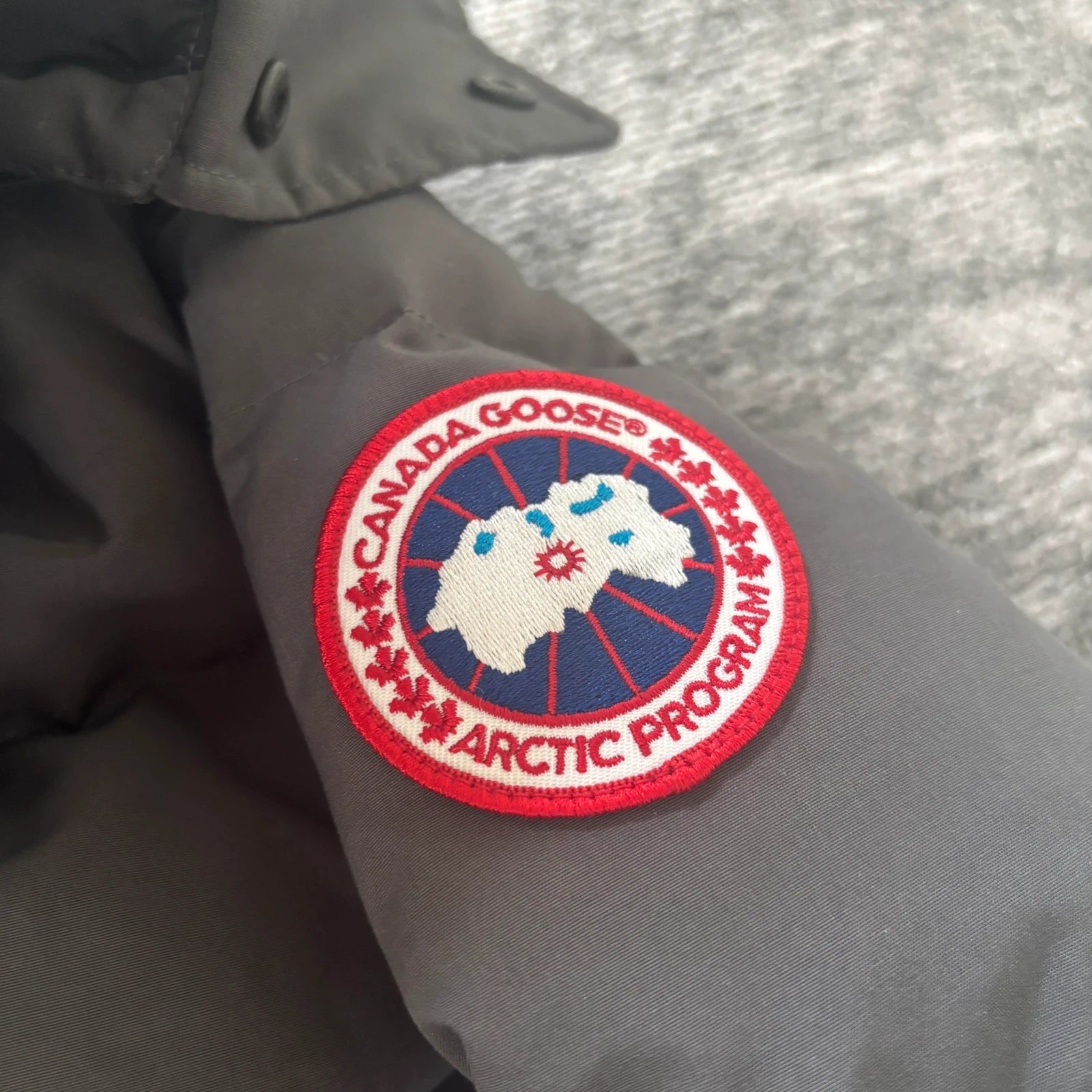 Canada Goose mens Wyndham grey winter parka down coat size XL