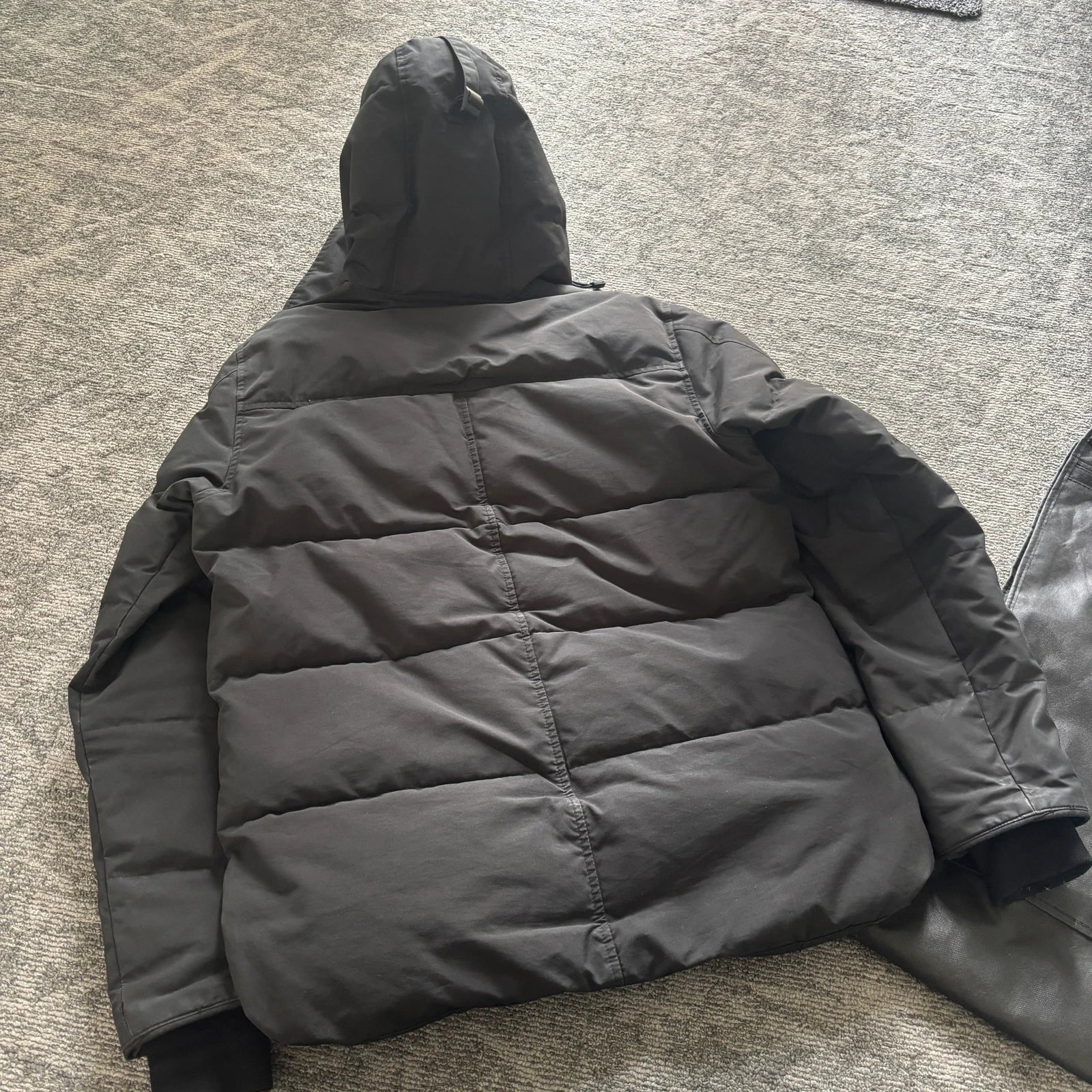 Canada Goose mens macmillan black winter parka down coat, black label, in size large
