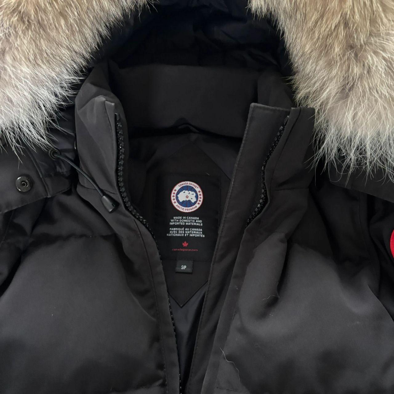 Canada Goose womens black chelsea parka down coat size small