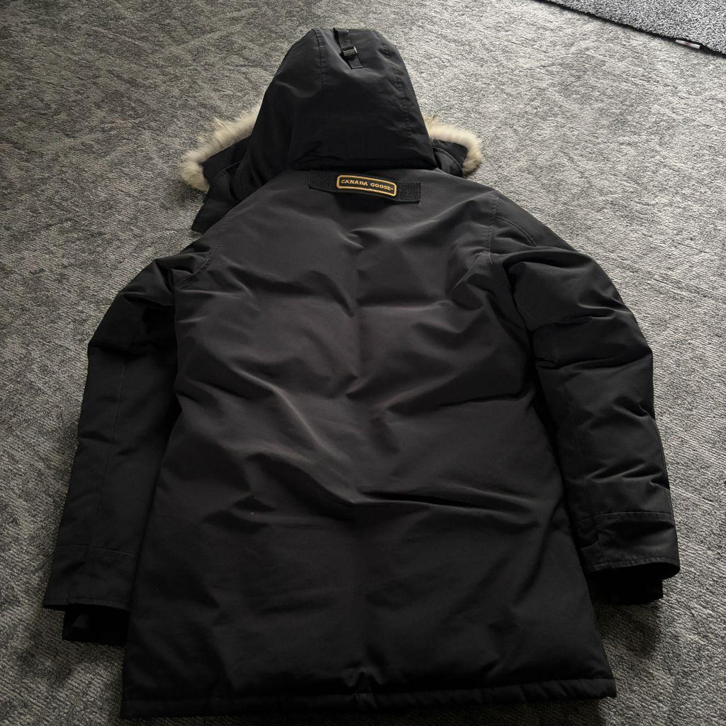 Canada Goose mens chateau black winter parka coat in size medium