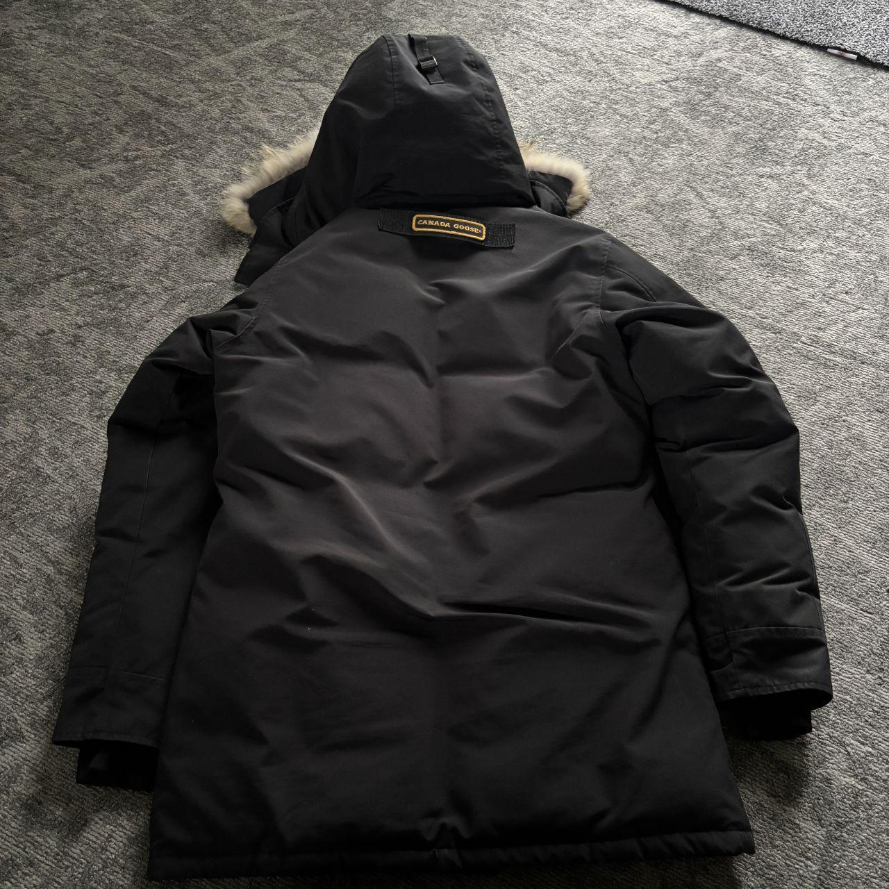 Canada Goose mens chateau black winter parka coat in size medium