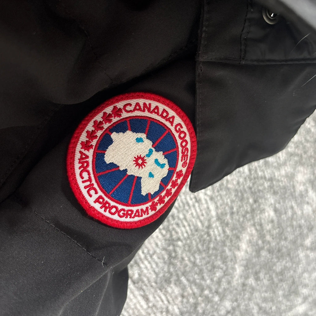 Canada Goose womens black chelsea parka down coat in size xs