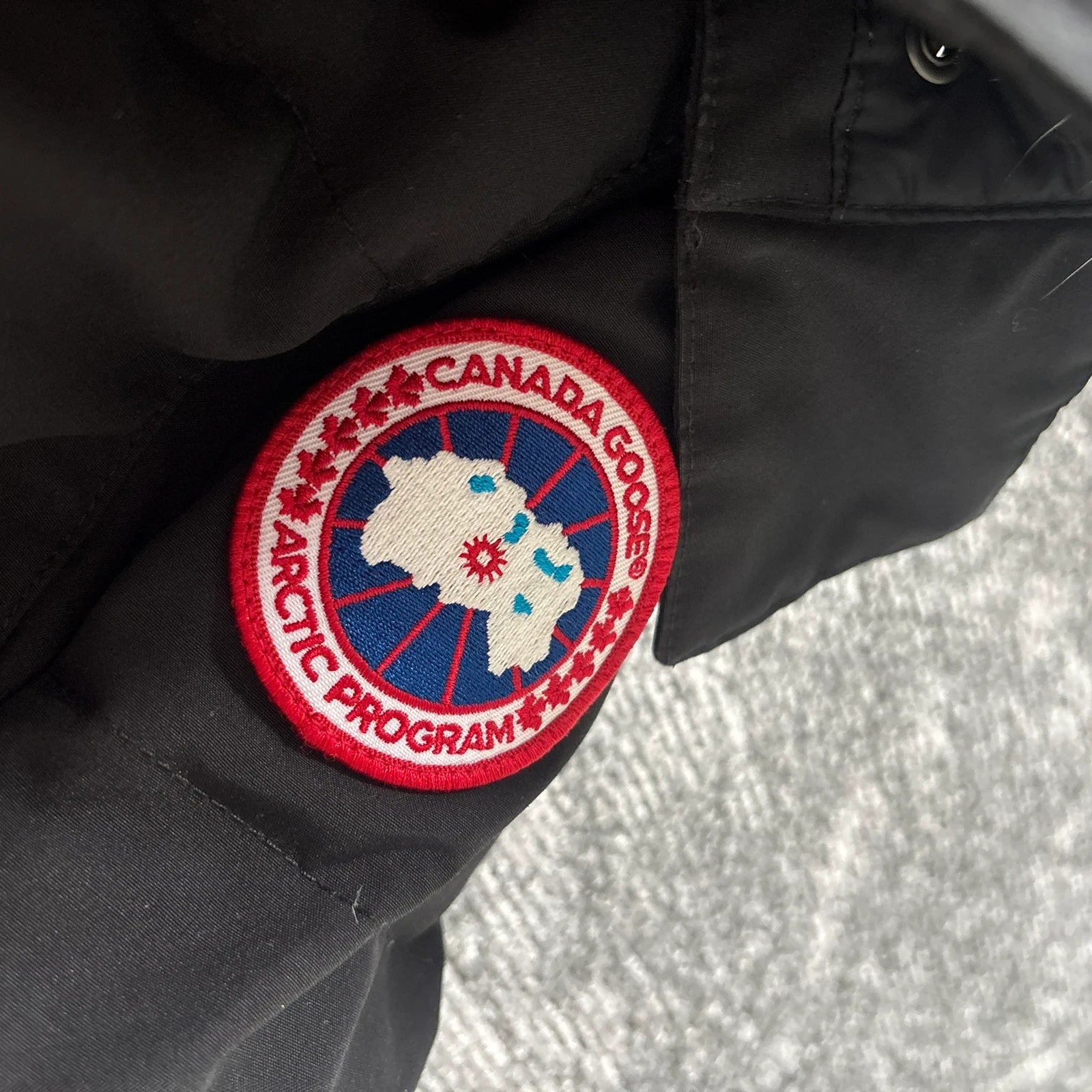 Canada Goose womens black chelsea parka down coat in size xs