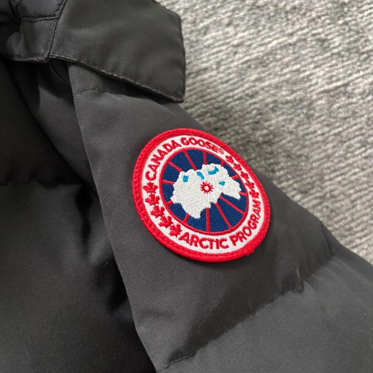 Canada Goose womens black chelsea parka down coat size small