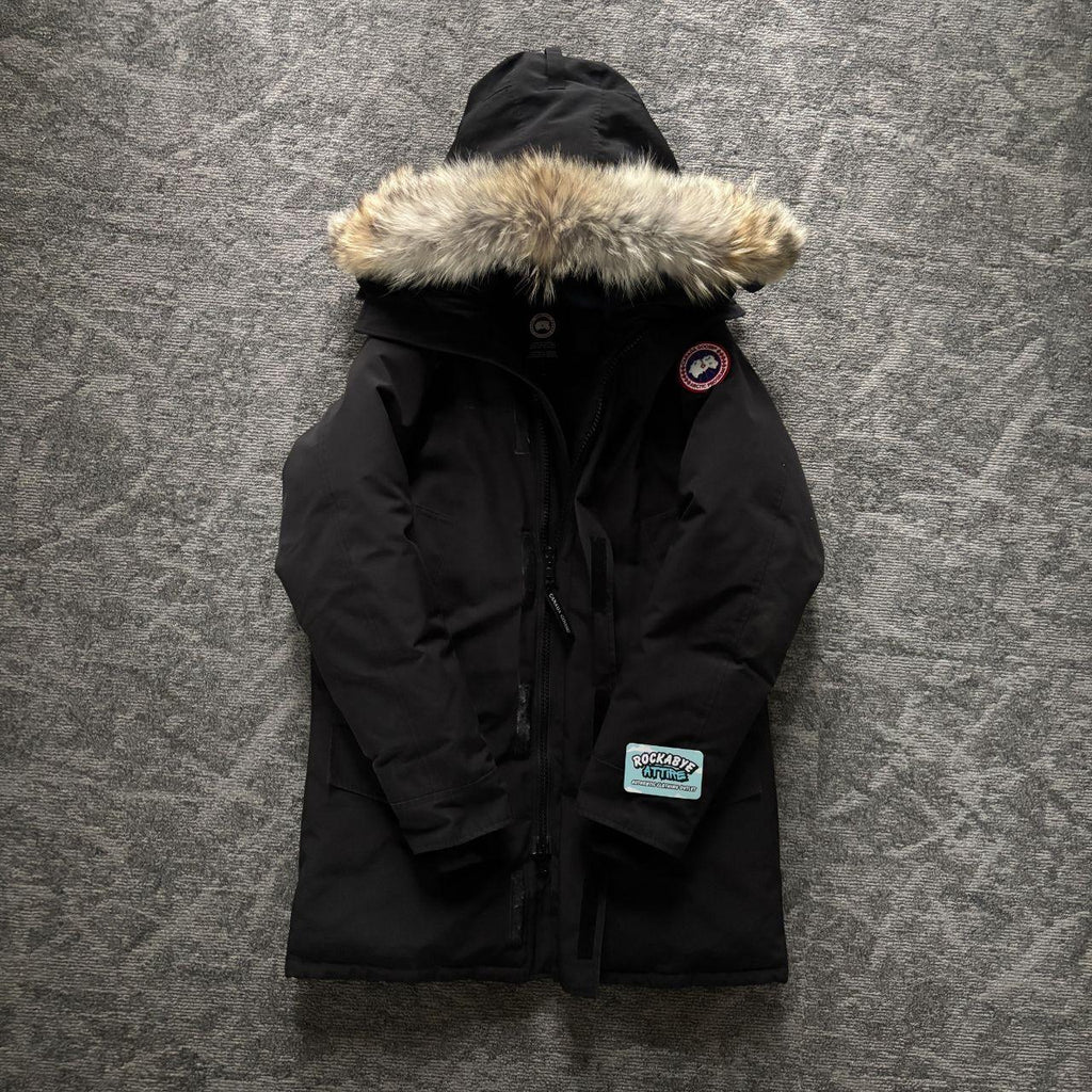 Canada Goose mens chateau black winter parka coat in size medium