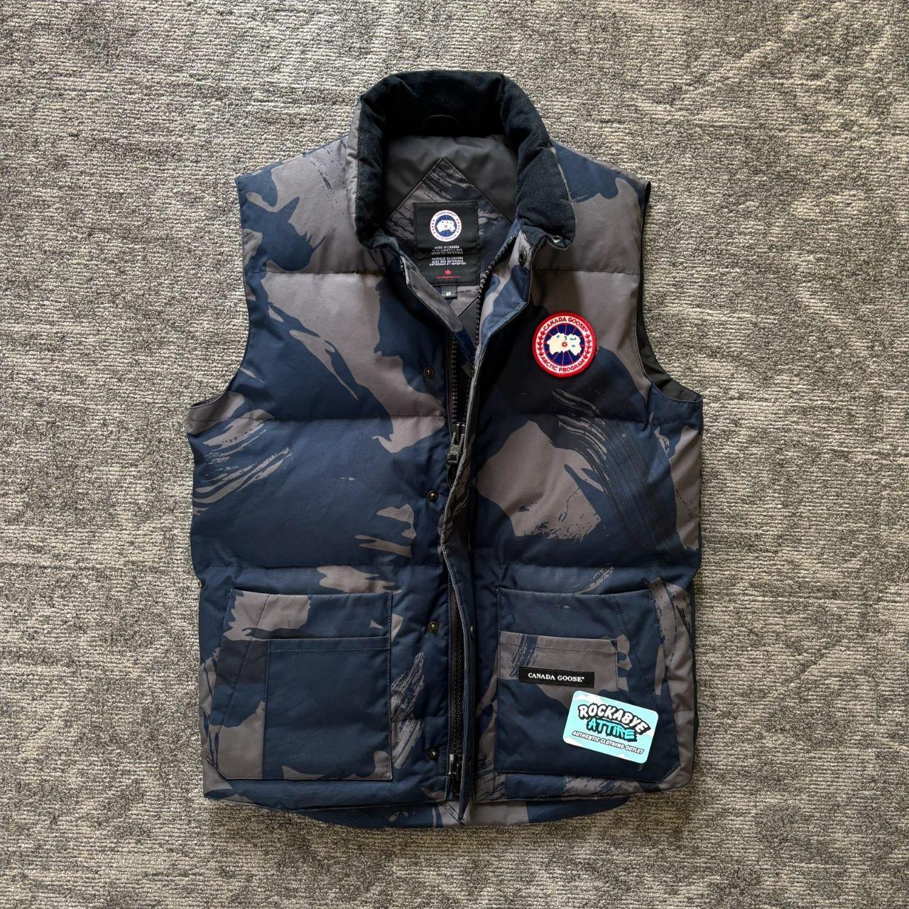 Canada Goose mens abstract blue camo gilet bodywarmer vest coat in size small