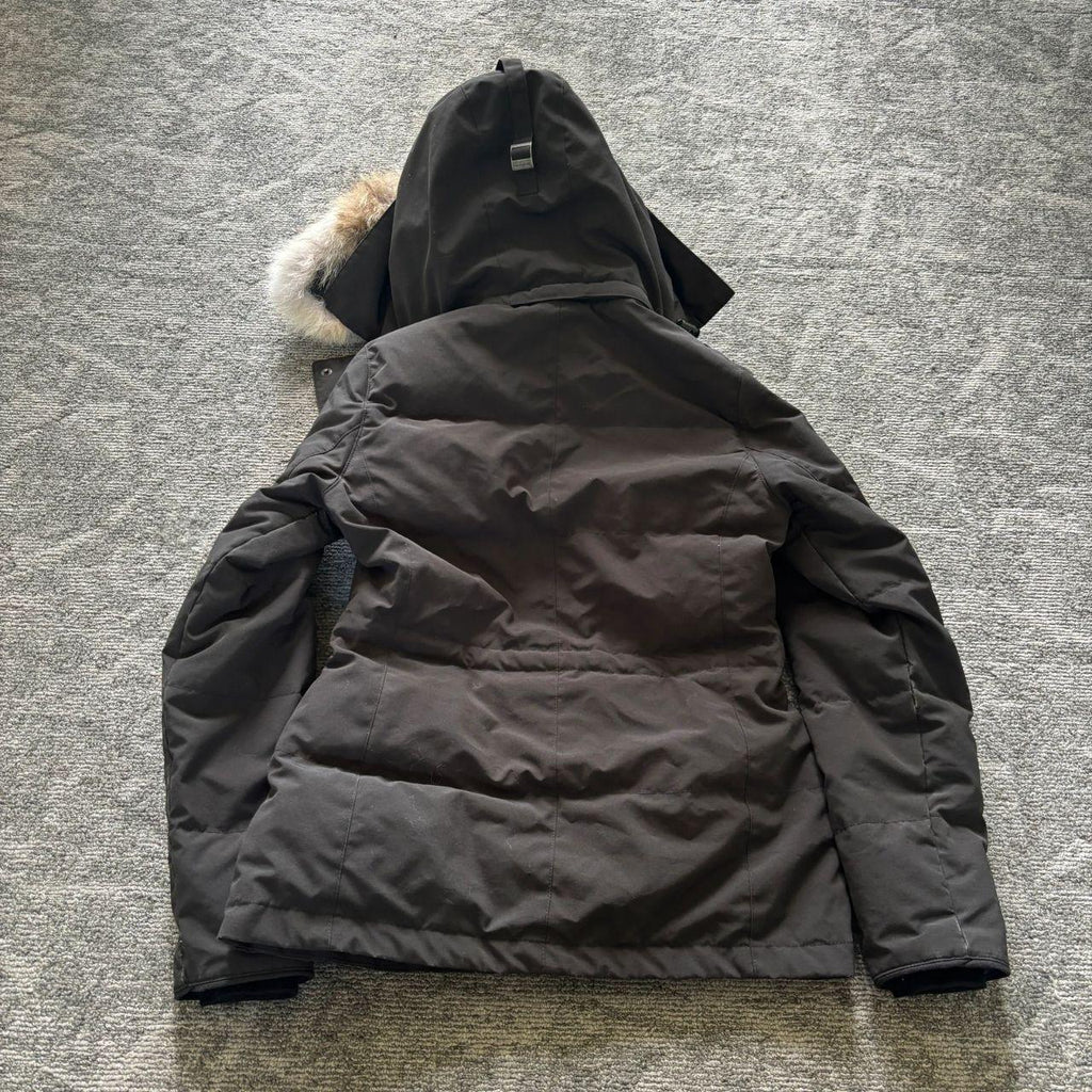 Canada Goose womens black chelsea parka down coat in size small