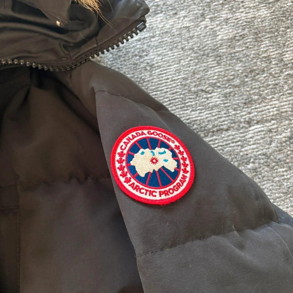 Canada Goose mens black Carson parka down coat size medium