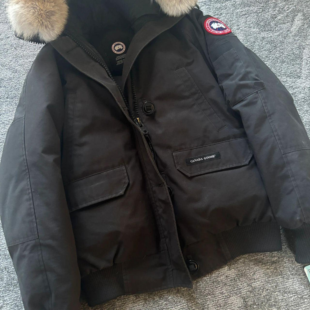 Canada Goose womens Chilliwack black winter parka coat in size large