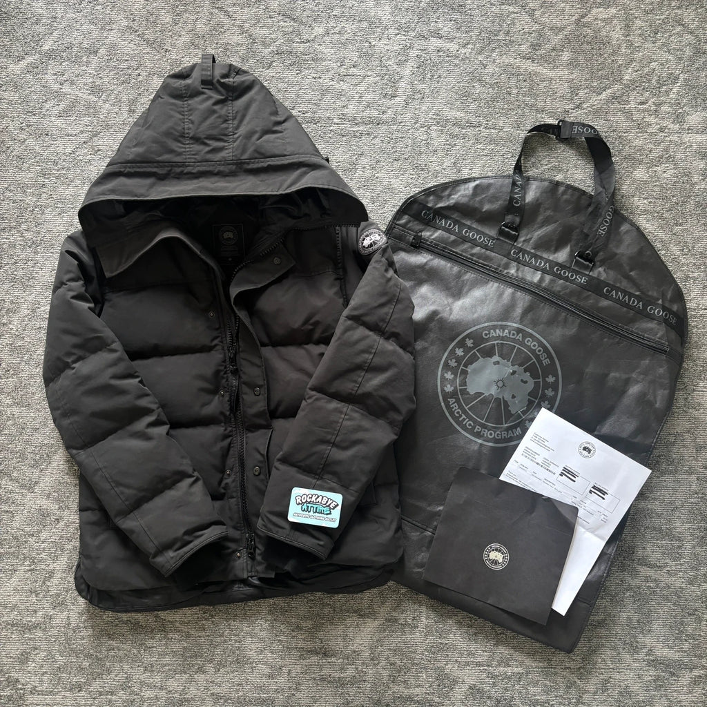 Canada Goose mens macmillan black winter parka down coat, black label, in size large