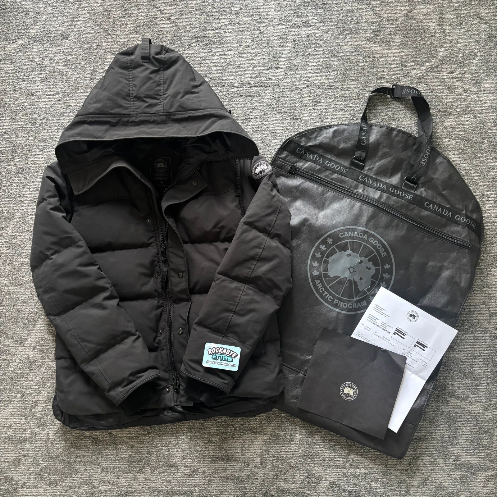 Canada Goose mens macmillan black winter parka down coat, black label, in size large