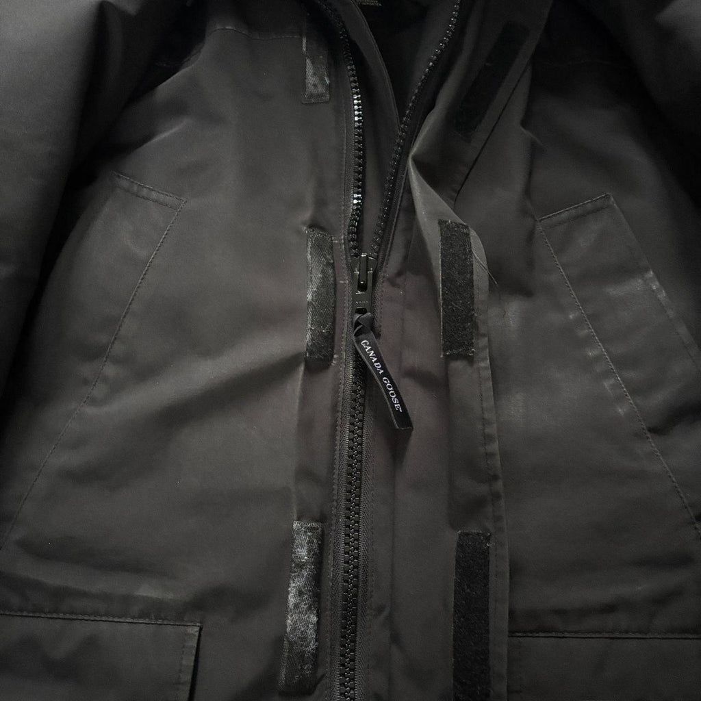 Canada Goose mens chateau black winter parka coat in size medium