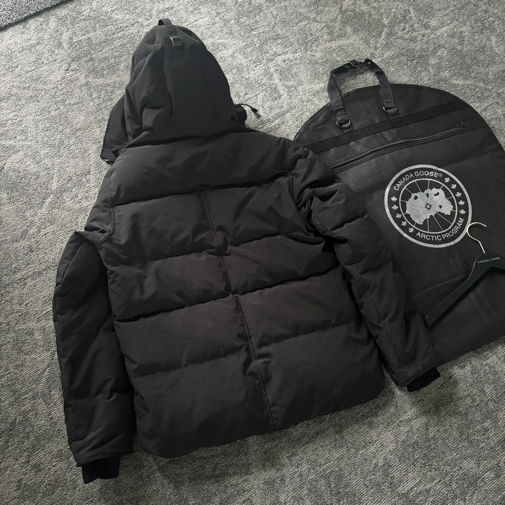 Canada Goose mens macmillan black winter parka down coat in size large