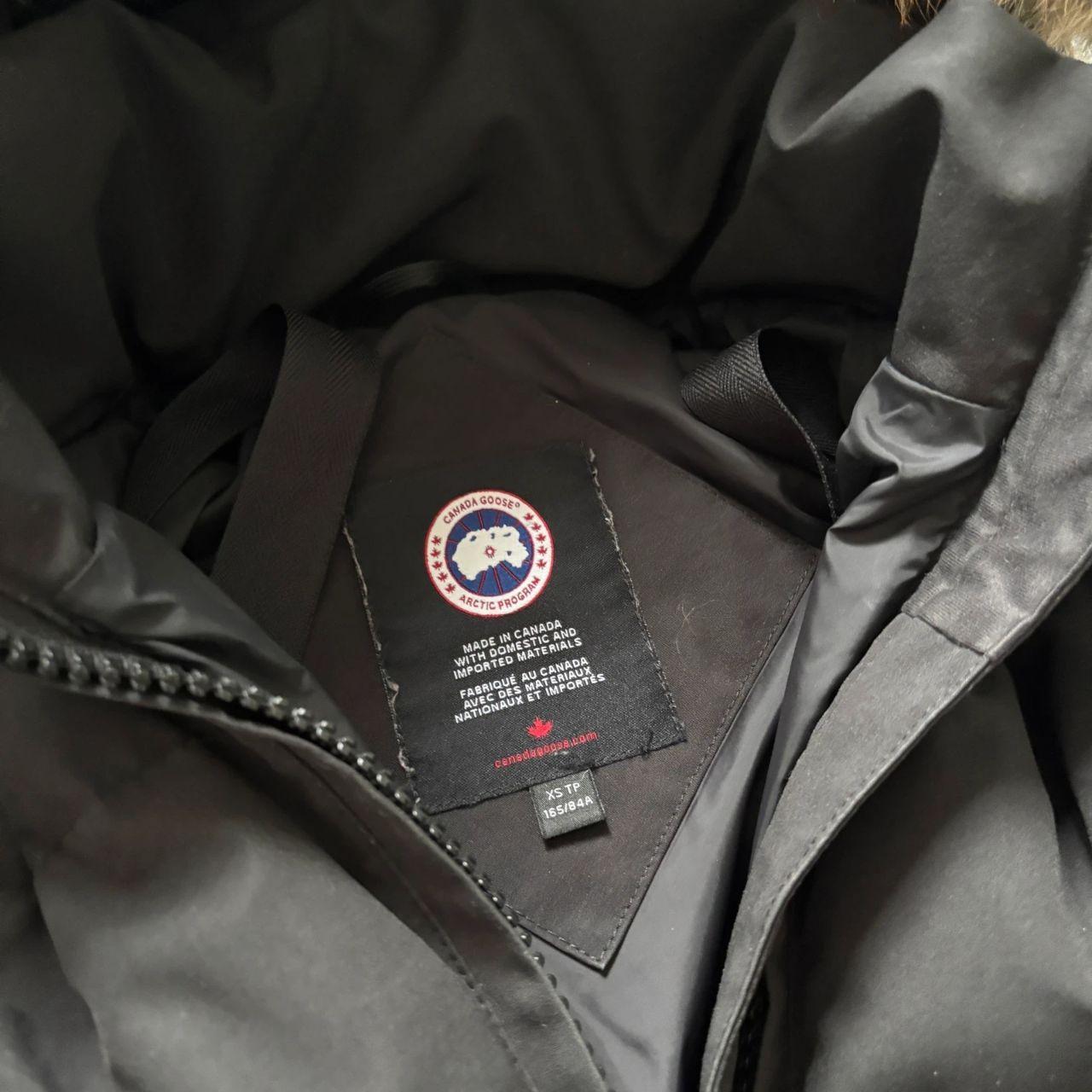 Canada Goose womens black chelsea parka down coat in size xs