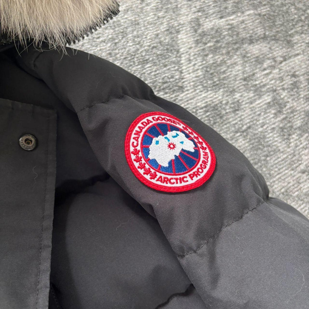 Canada Goose mens black Carson parka down coat size medium