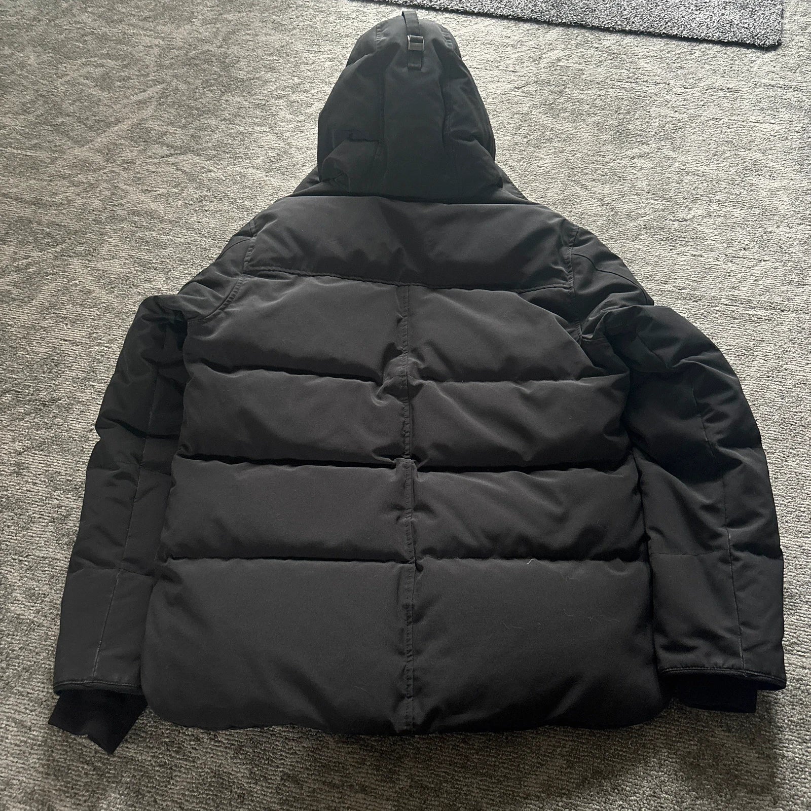 Canada Goose mens macmillan black winter parka down coat in size large