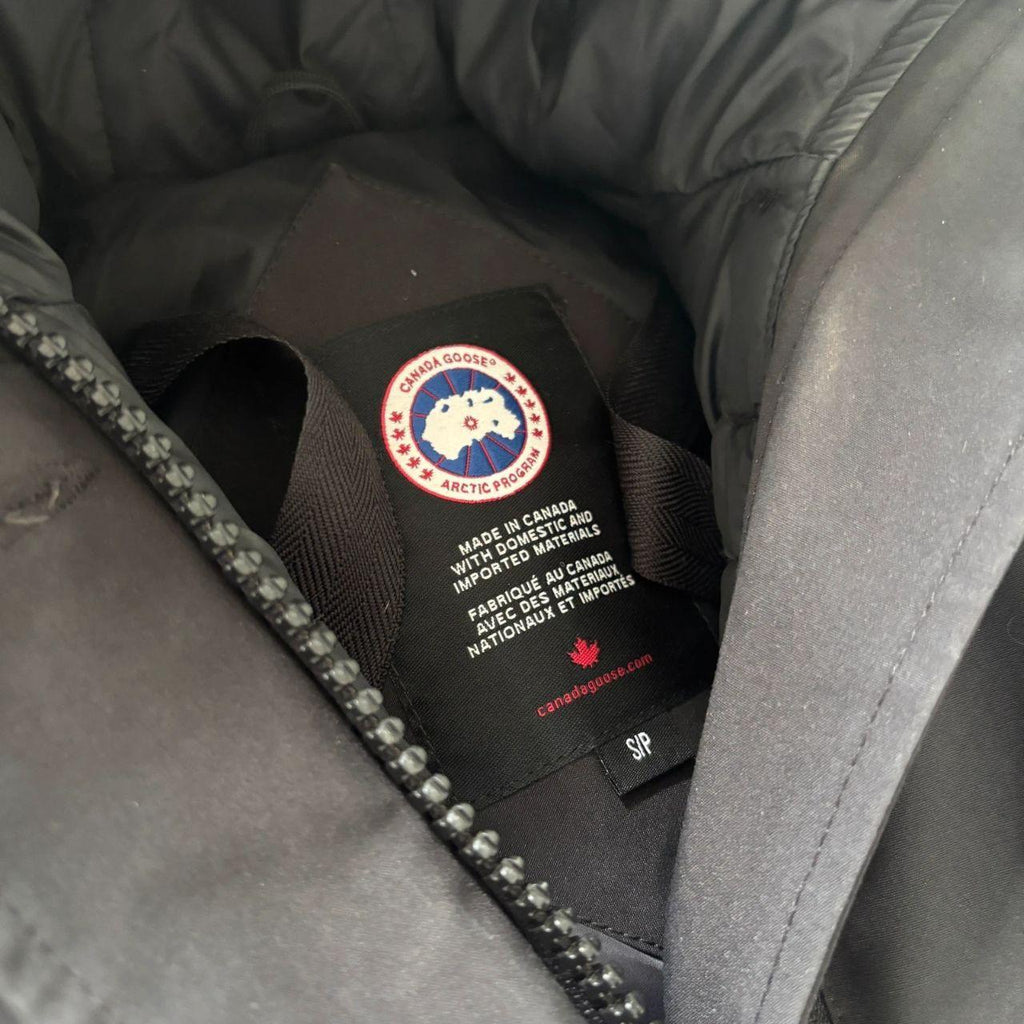 Canada Goose womens black chilliwack parka down coat size small