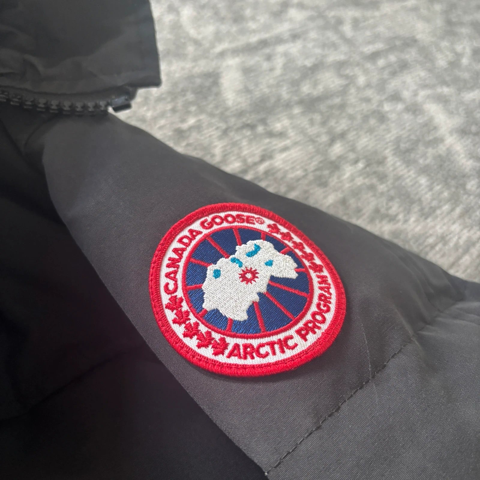Canada Goose mens macmillan black winter parka down coat in size medium