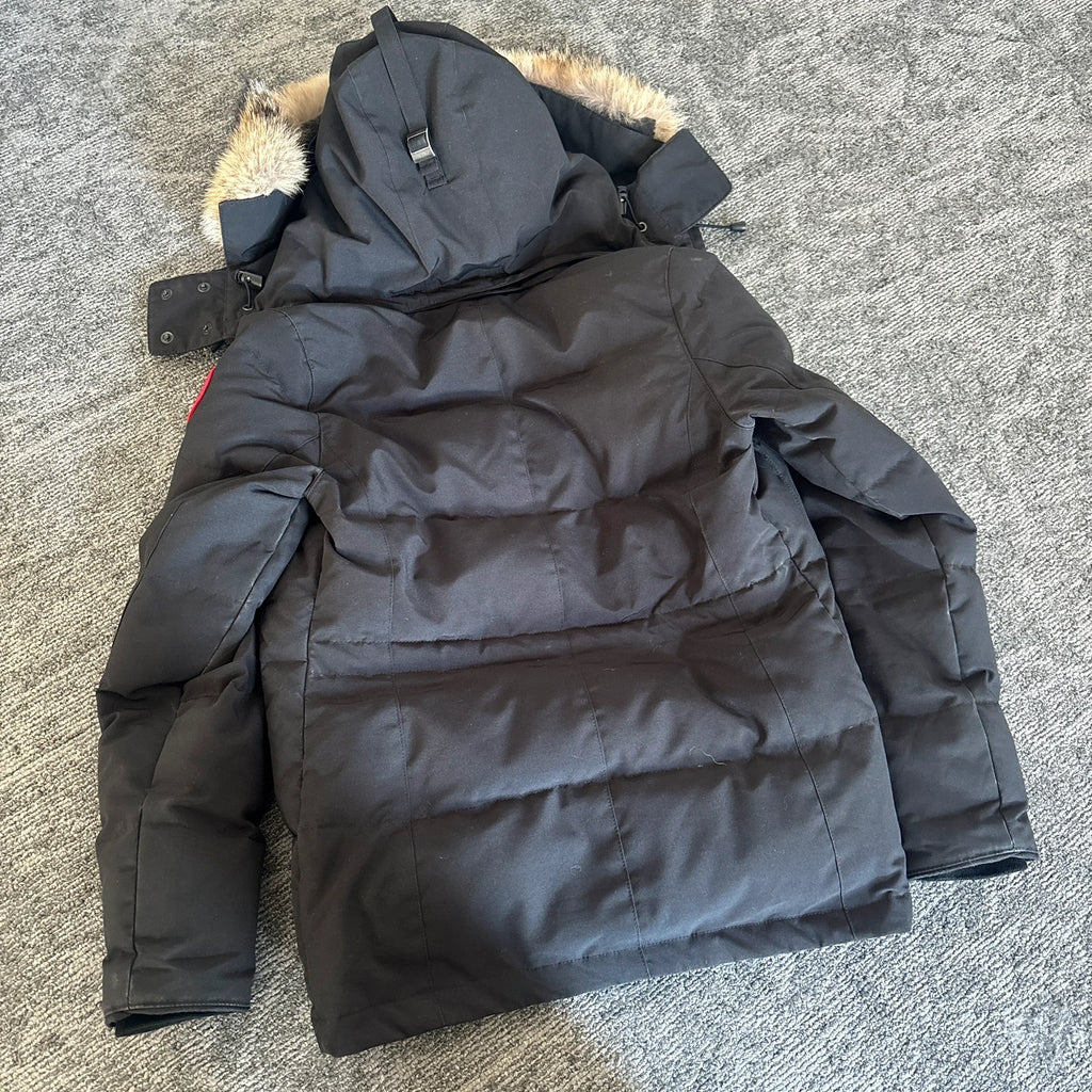 Canada Goose womens black chelsea parka down coat in size xs