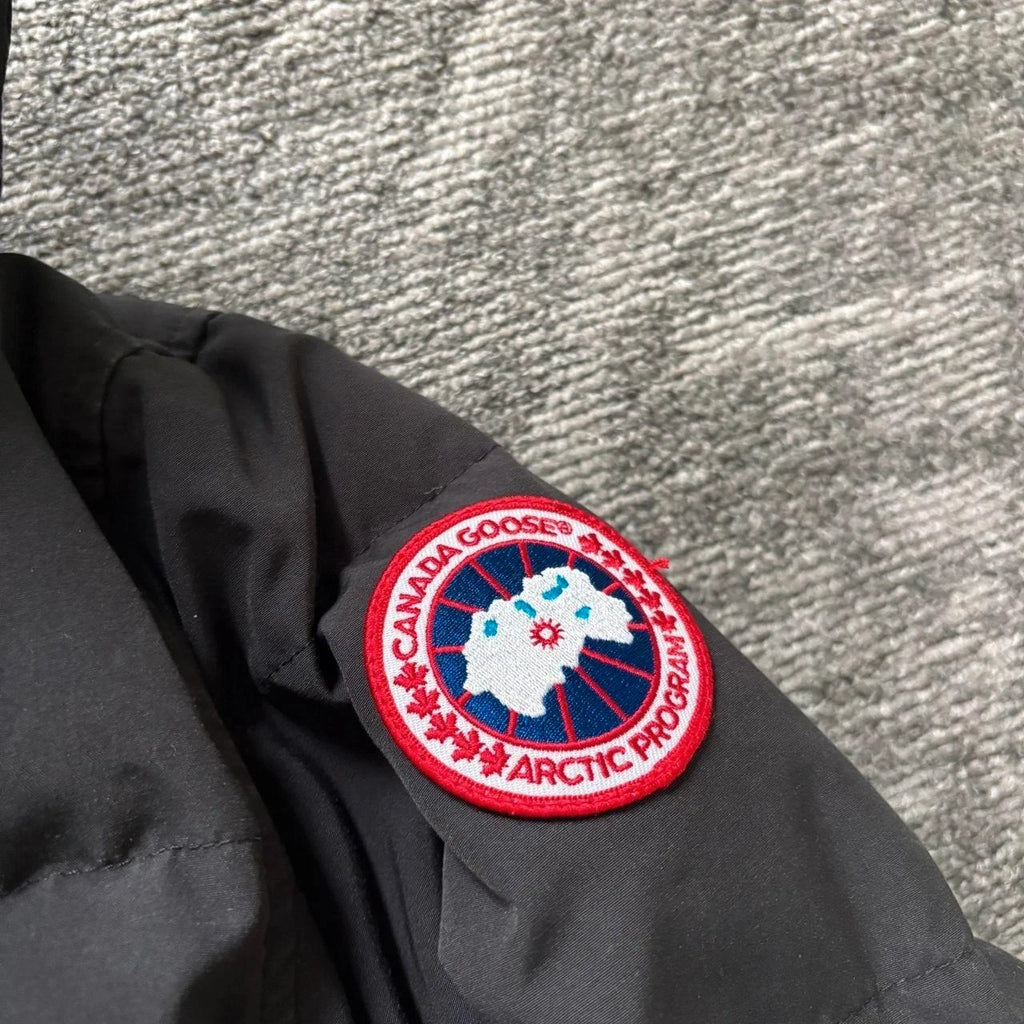 Canada Goose mens Wyndham black winter parka down coat size XL