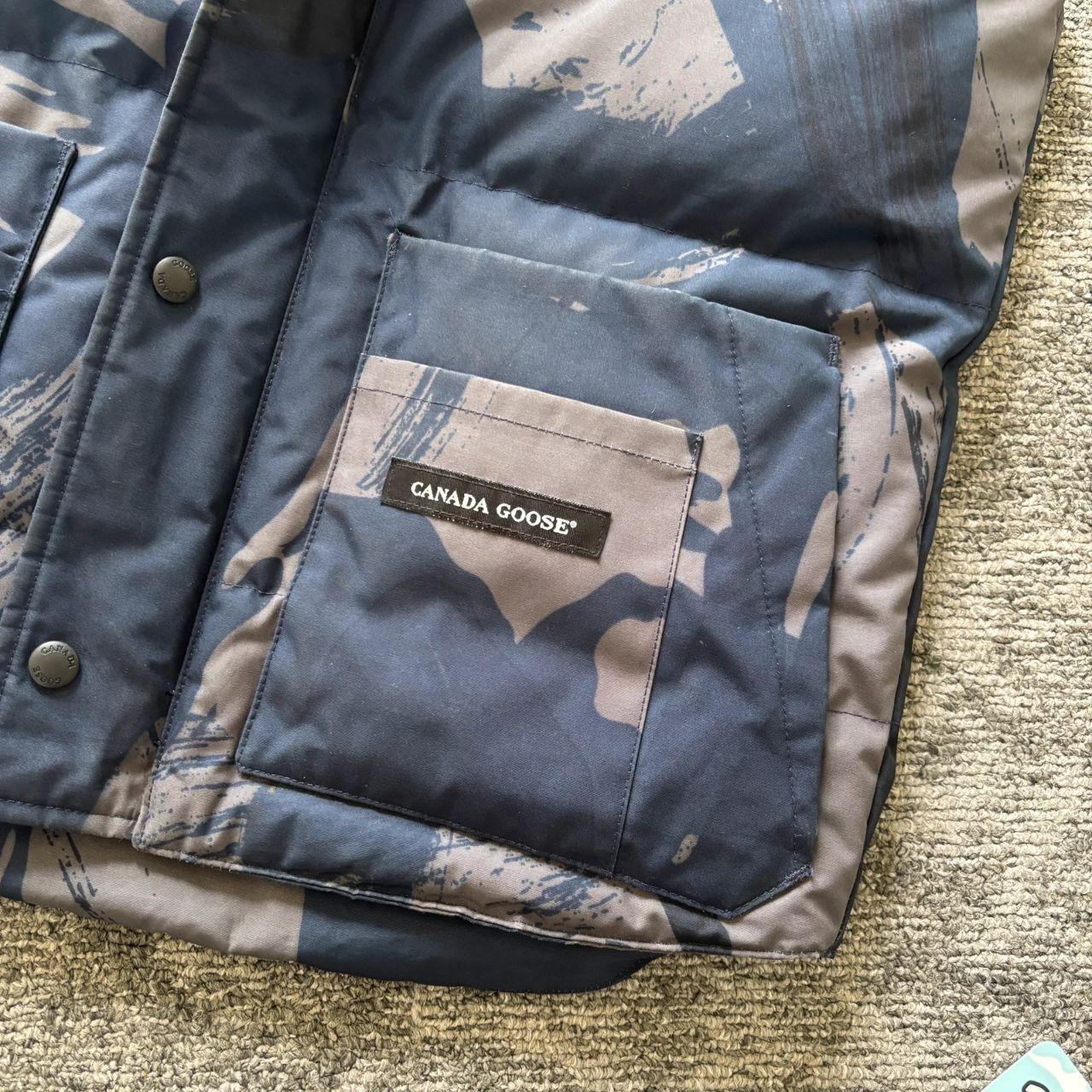 Canada Goose mens abstract blue camo gilet bodywarmer vest coat in size small