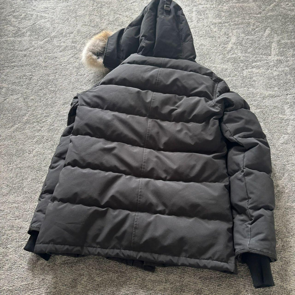 Canada Goose mens black Carson parka down coat size medium