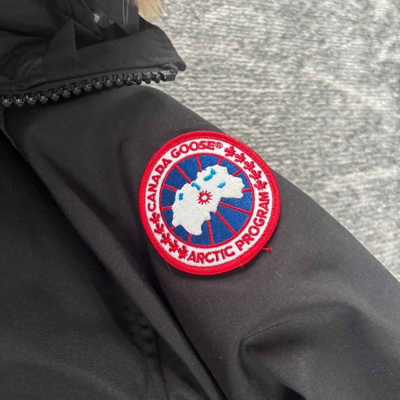 Canada Goose mens black chateau parka down coat size medium
