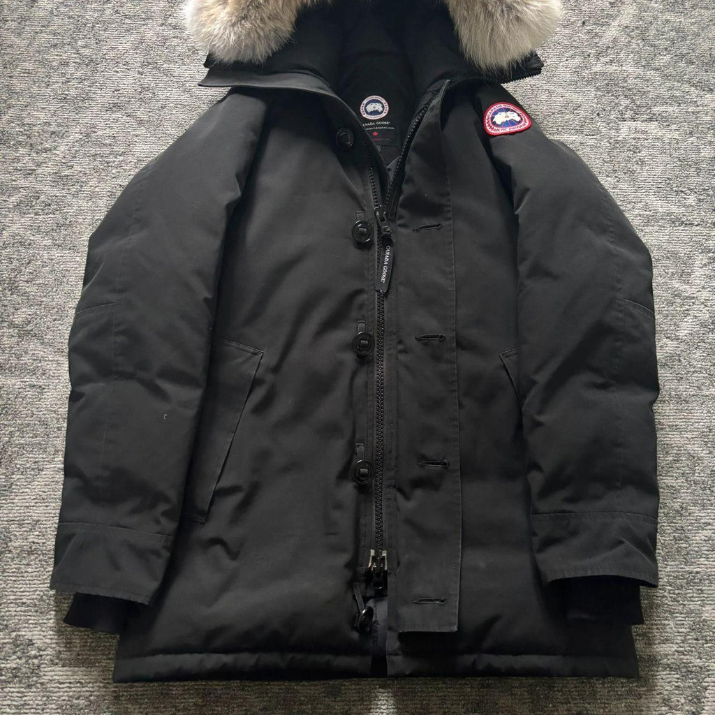 Canada Goose mens black chateau parka down coat size medium