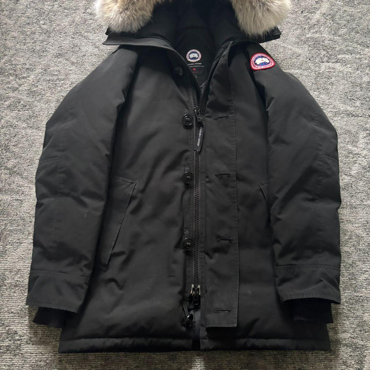 Canada Goose mens black chateau parka down coat size medium