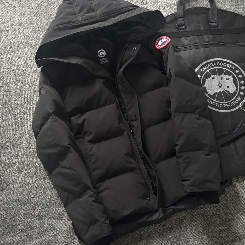 Canada Goose mens macmillan black winter parka down coat in size large