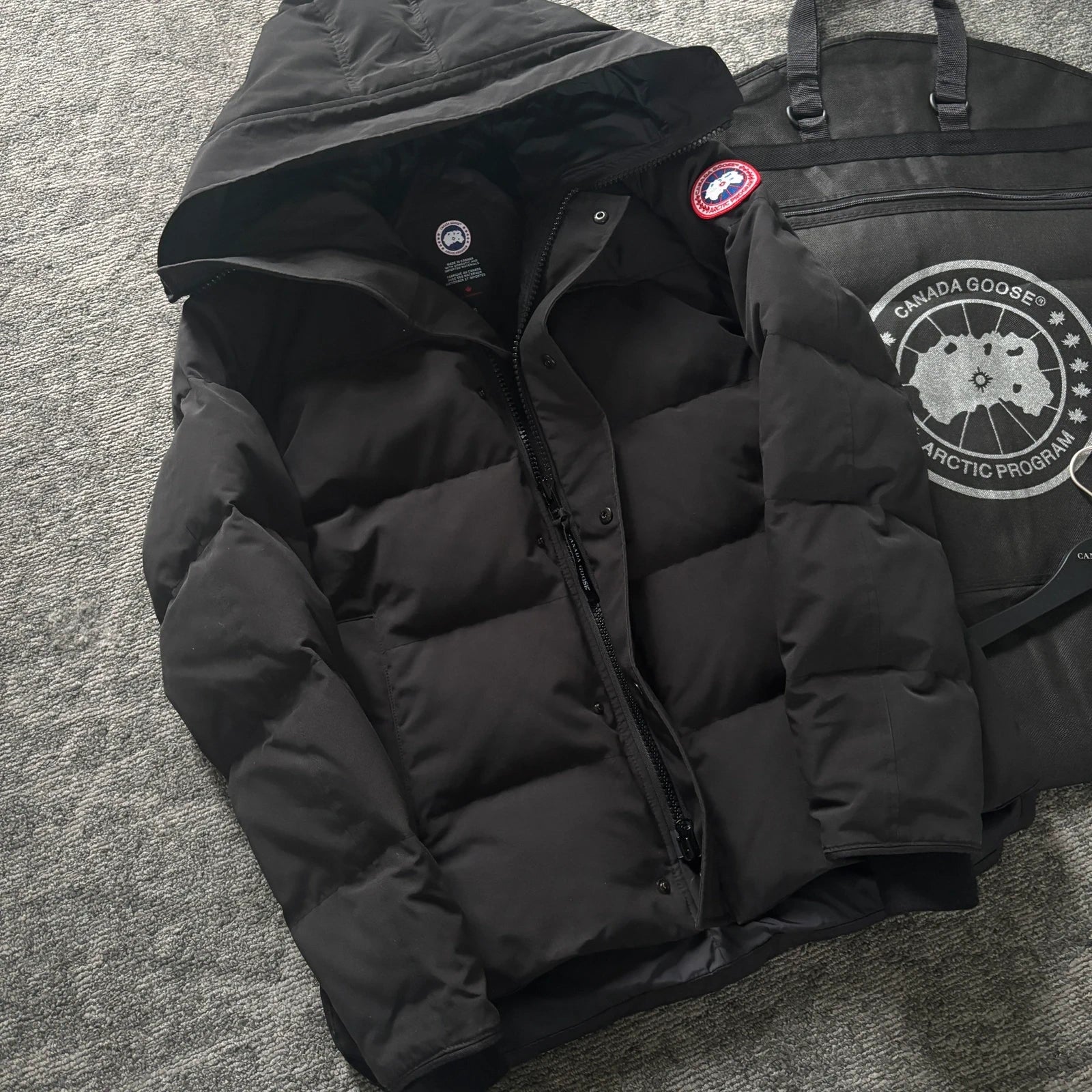 Canada Goose mens macmillan black winter parka down coat in size large