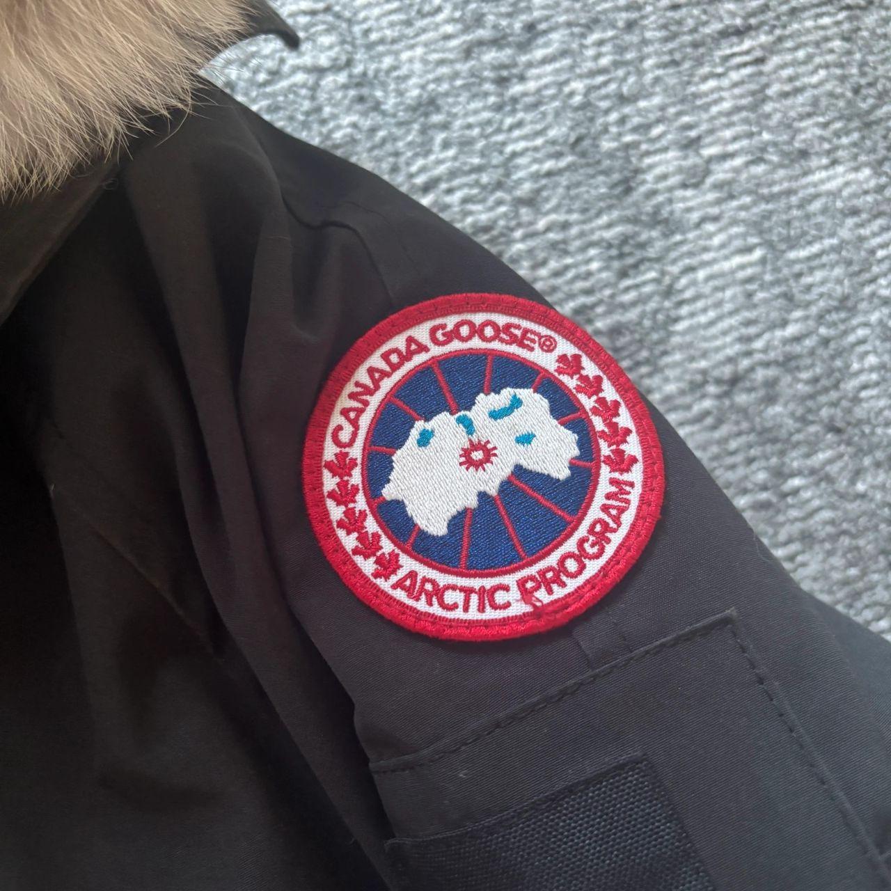 Canada Goose womens Chilliwack black winter parka coat in size large