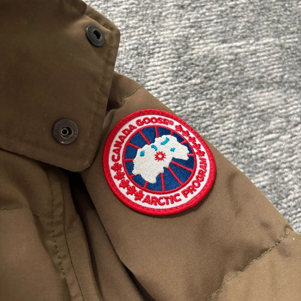 Canada Goose mens Wyndham khaki winter parka down coat size medium
