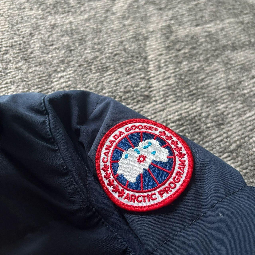 Canada Goose womens navy chelsea parka down coat in size xs
