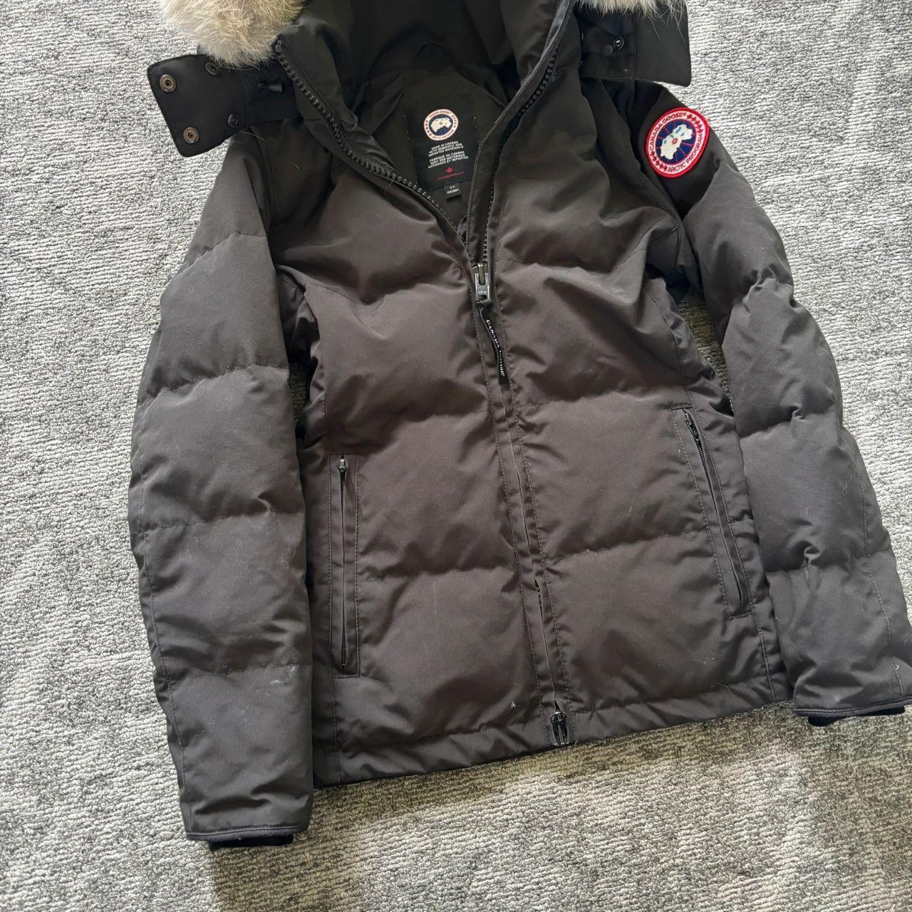 Canada Goose womens black chelsea parka down coat in size small