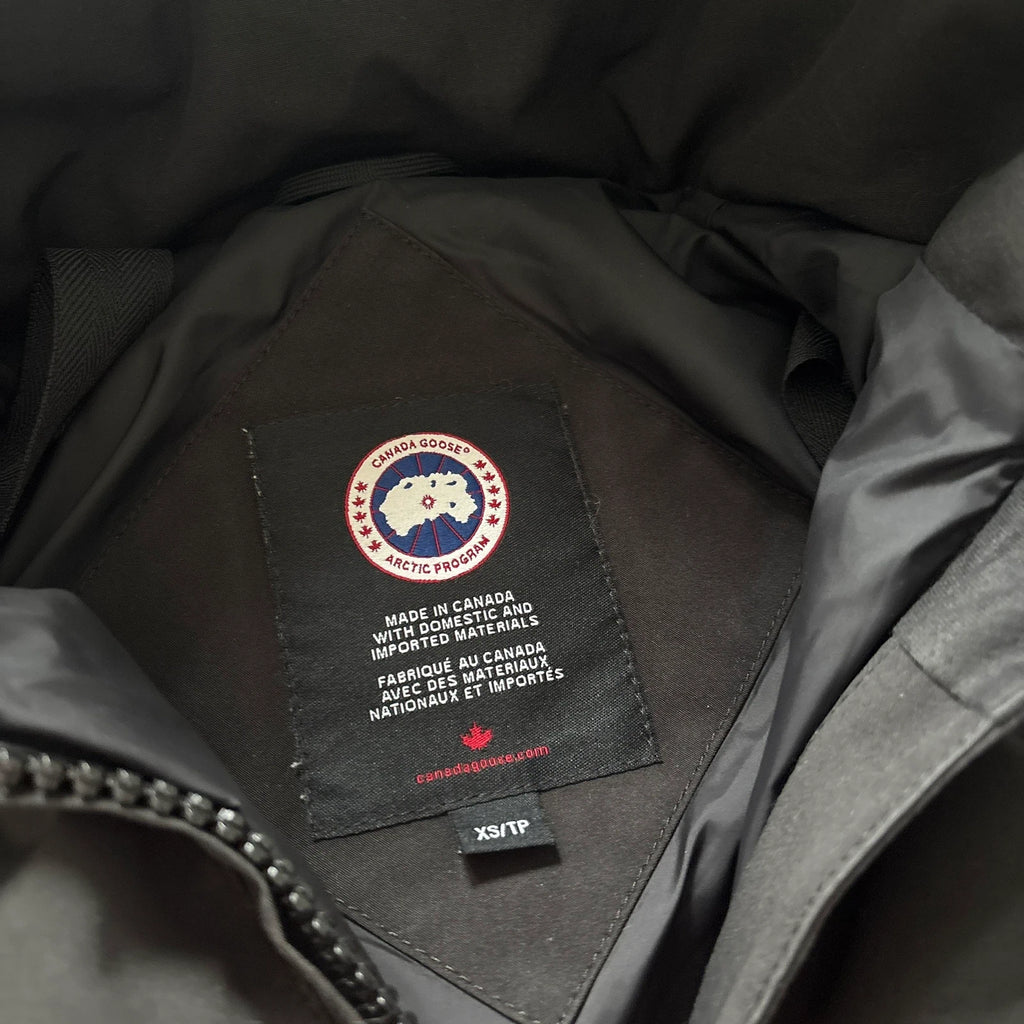Canada Goose womens black chelsea parka down coat in size xs